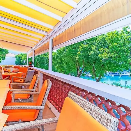 فندق مبيت وإفطار And Restaurant Danica