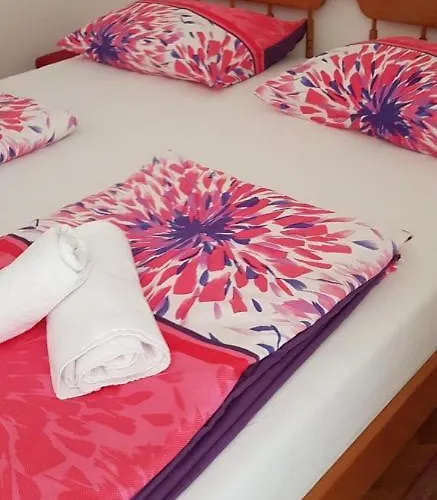 Rooms&restaurant Danica Couette-café