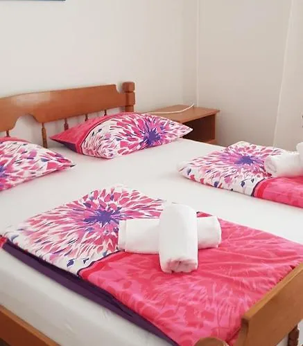 Couette-café Rooms&restaurant Danica 3*