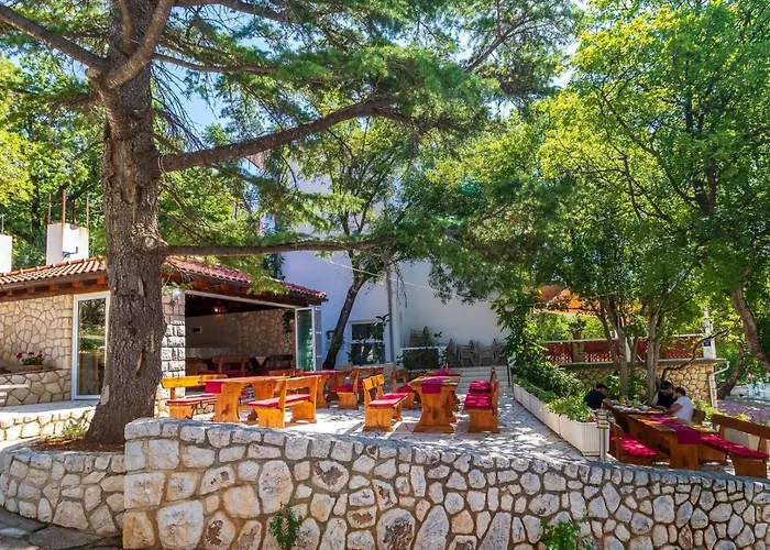 Rooms&restaurant Danica Couette-café Povile
