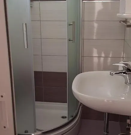 And Restaurant Danica Повиле