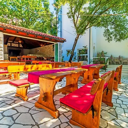 krevet i doručak And Restaurant Danica